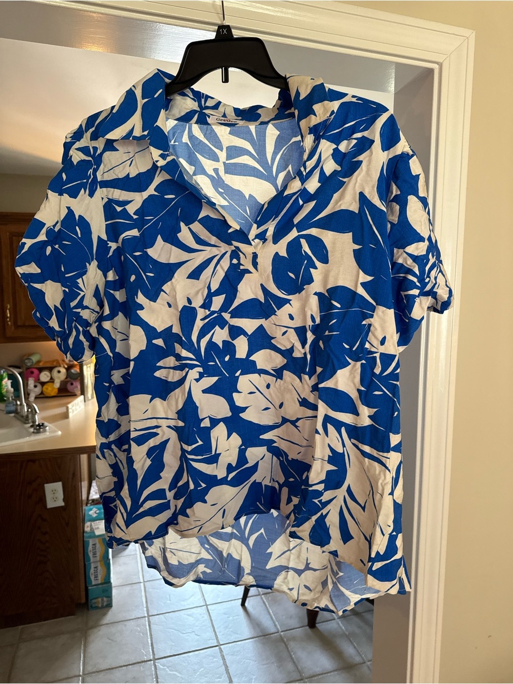 Blue and White Leaf-Print Short Sleeve Women's Top